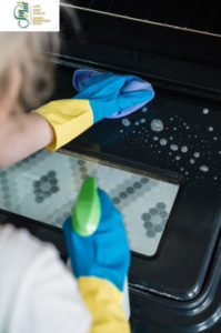 شروط استقدام عاملة منزلية لكبار السن