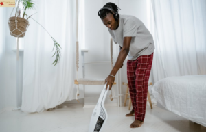 شروط استقدام عاملة منزلية لكبار السن